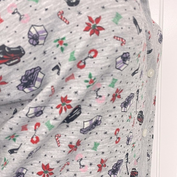 Savage X Fenty 'Tis The Savage Christmas Onesie Pjs Long Sleeve M LikeNew Unisex - Picture 7 of 12